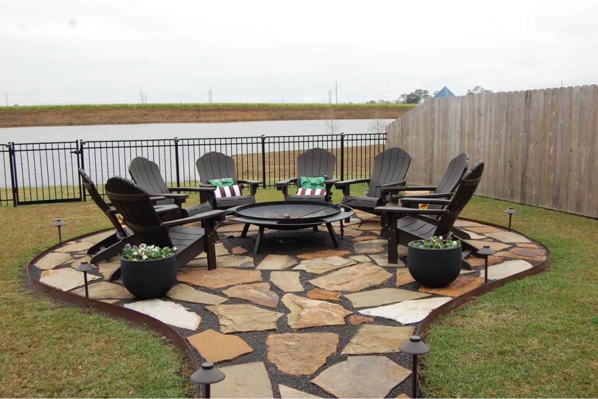 Fire Pit in Back Yard with Flagstone