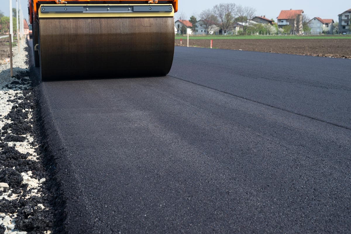 A machine flattening new layer of asphalt, Does Asphalt Come In Different Colors?