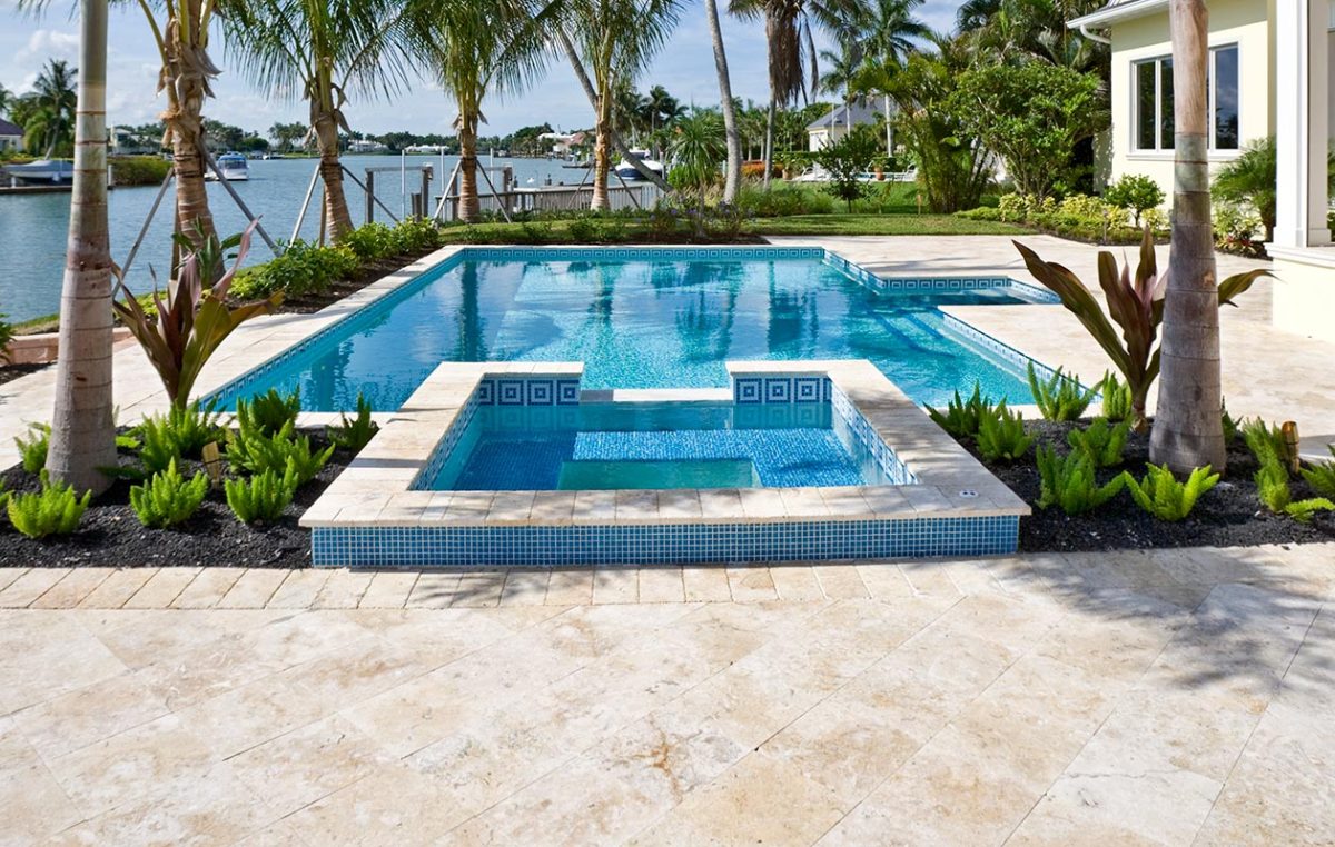 Beautiful pool setting in Florida