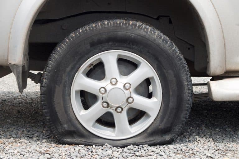 Flat tire on a gravel road, Can Gravel Puncture Tire?