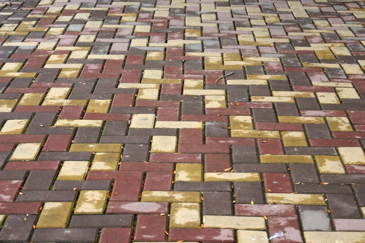 Options for laying pavers. Types and colors of pavers
