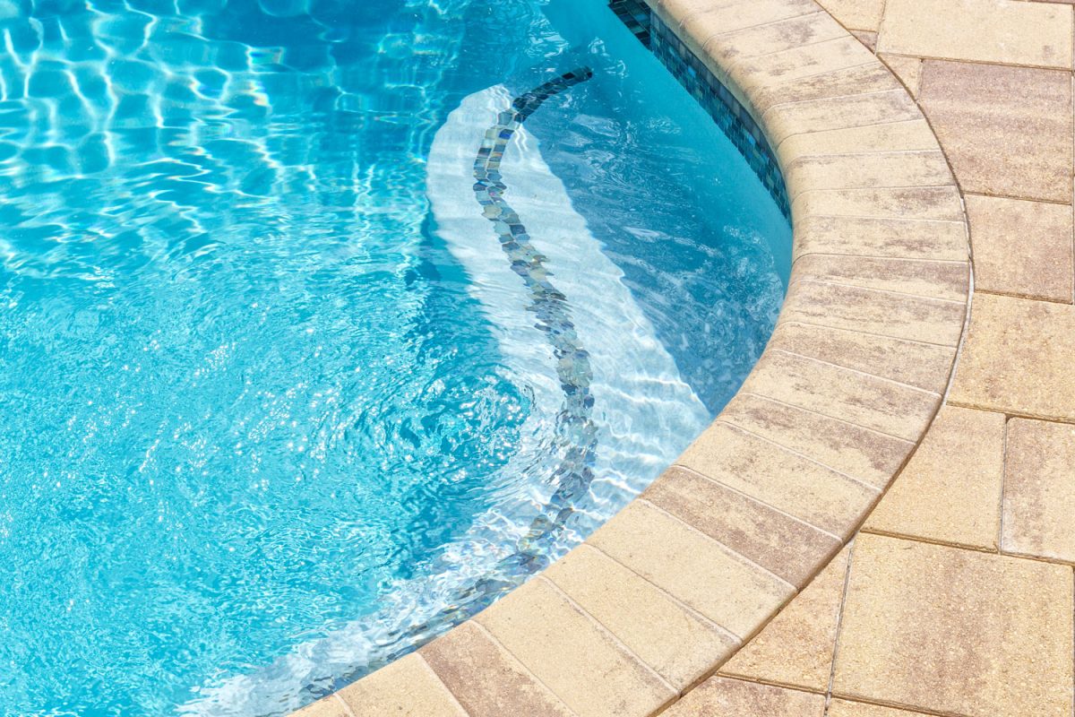 Perfect and clean pool restrict algea from growing
