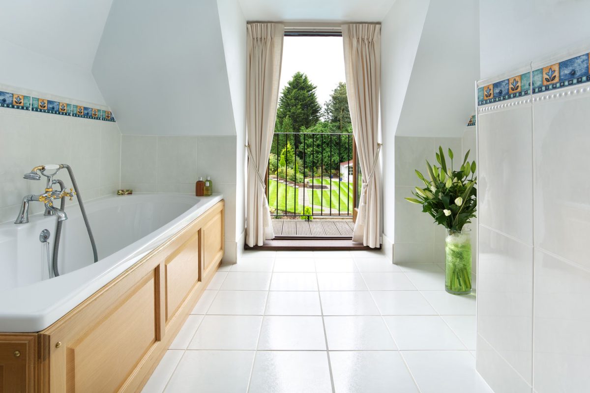 Perfect set-up of porcelain clean and simple in bathroom