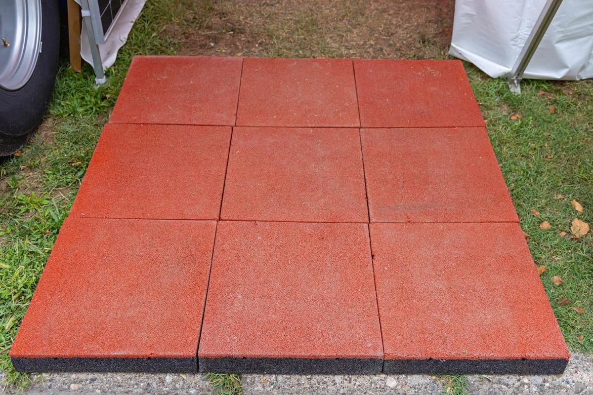 Recycled rubber outdoor tiles