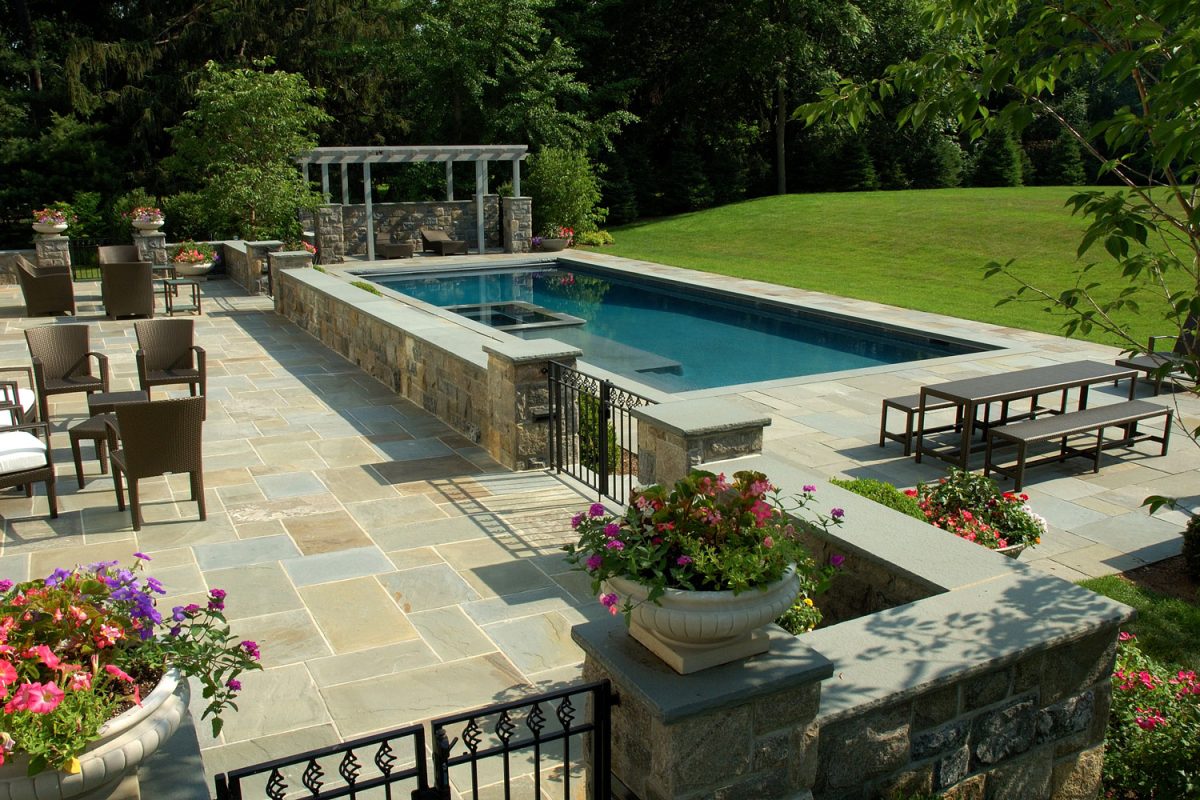 Swimming pool and its beauty of pavers