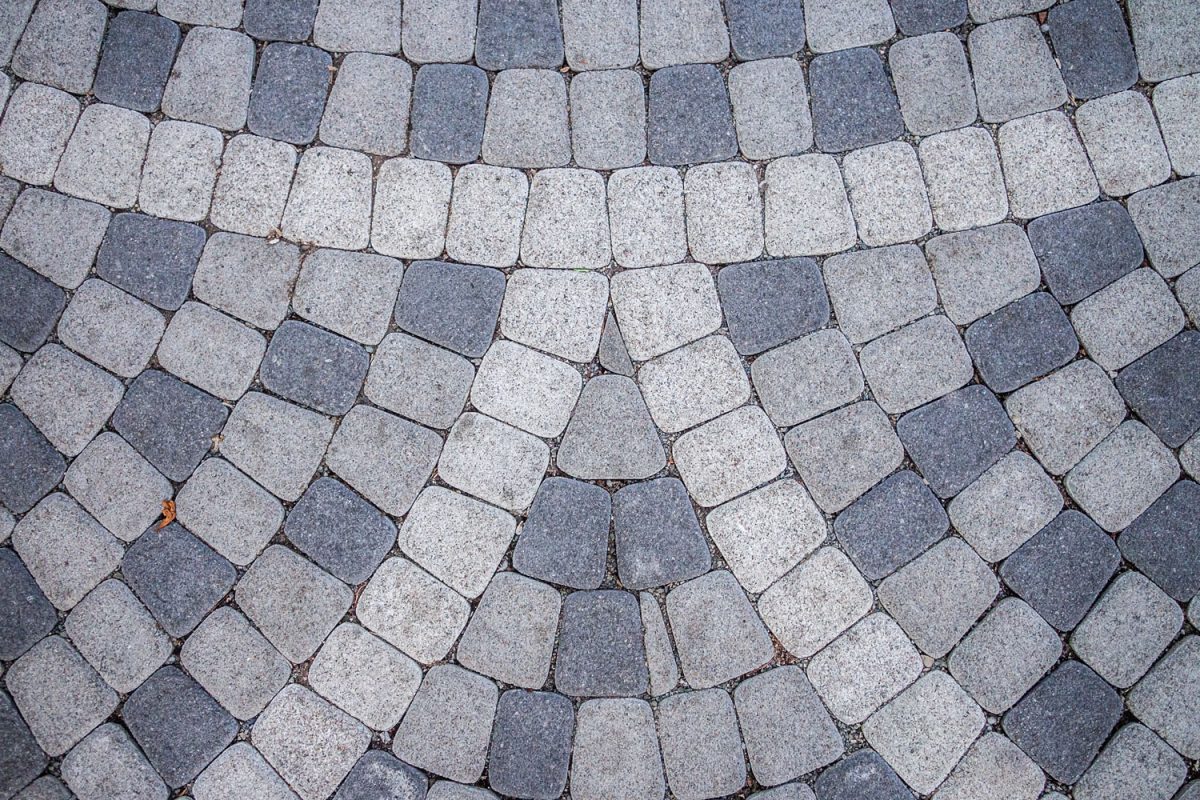 White, gray and blue patterned pavers in the driveway